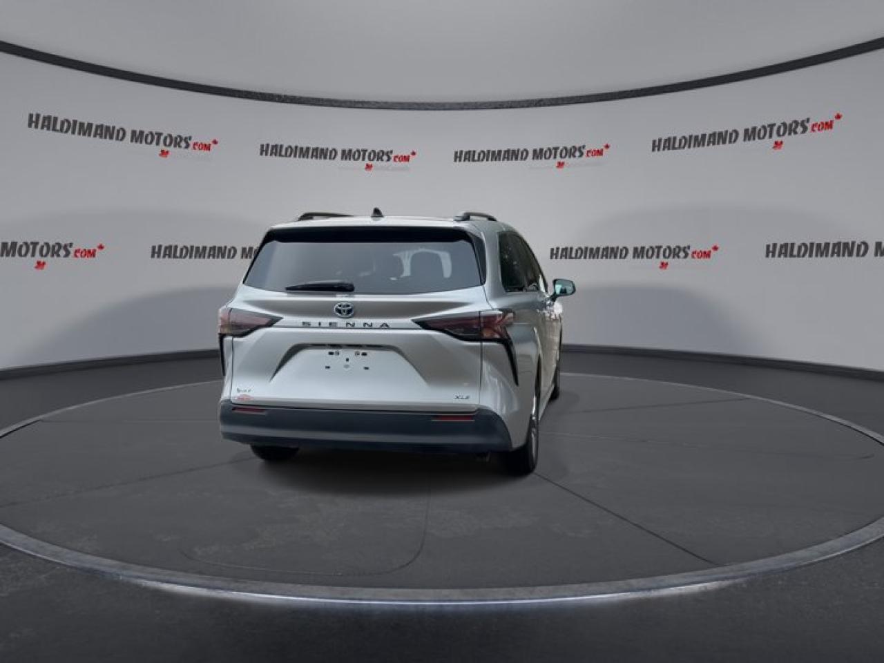 2025 Toyota Sienna XLE | Sunroof | Heated Seats | Leather Seats Photo
