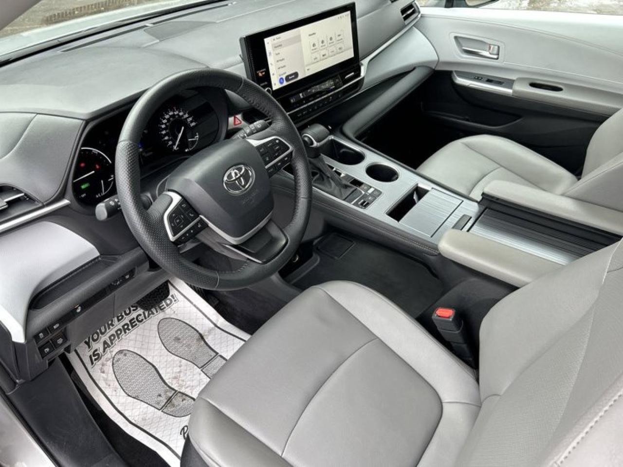 2025 Toyota Sienna XLE | Sunroof | Heated Seats | Leather Seats Photo