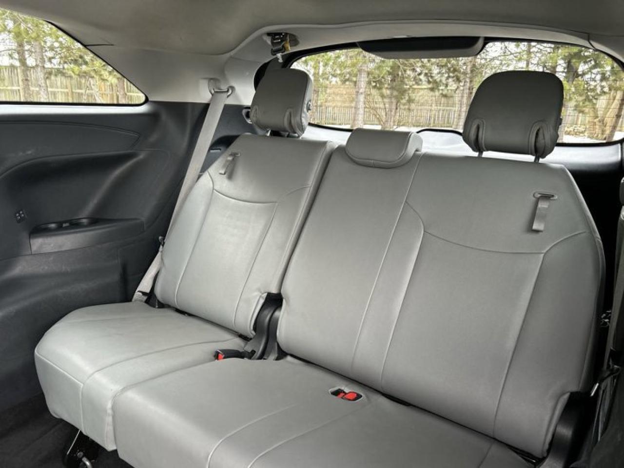 2025 Toyota Sienna XLE | Sunroof | Heated Seats | Leather Seats Photo