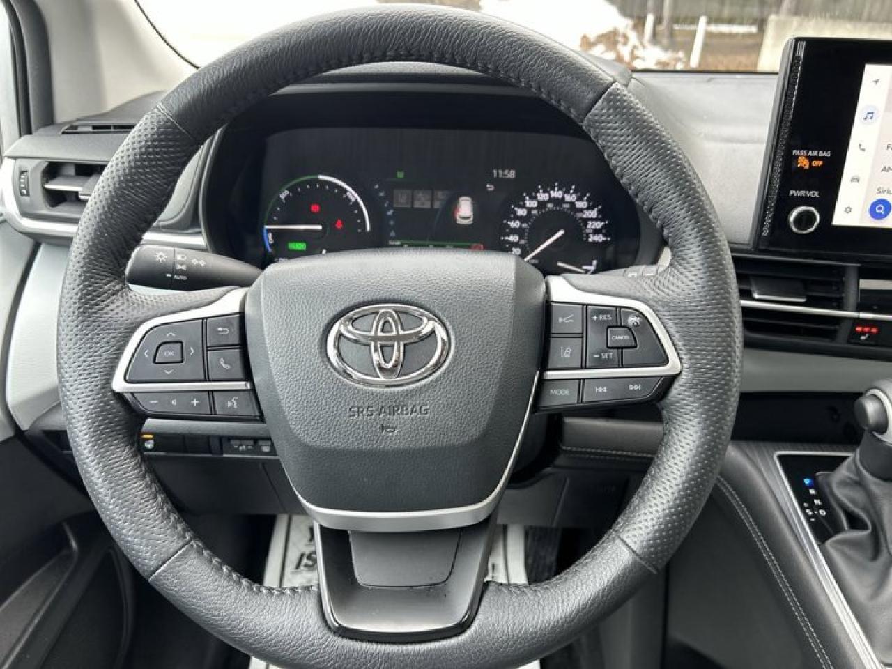 2025 Toyota Sienna XLE | Sunroof | Heated Seats | Leather Seats Photo