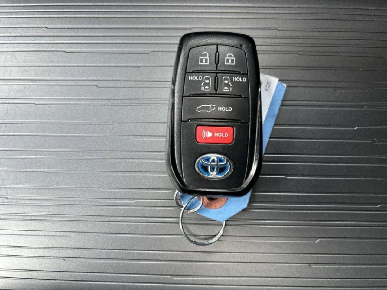 2025 Toyota Sienna XLE | Sunroof | Heated Seats | Leather Seats Photo