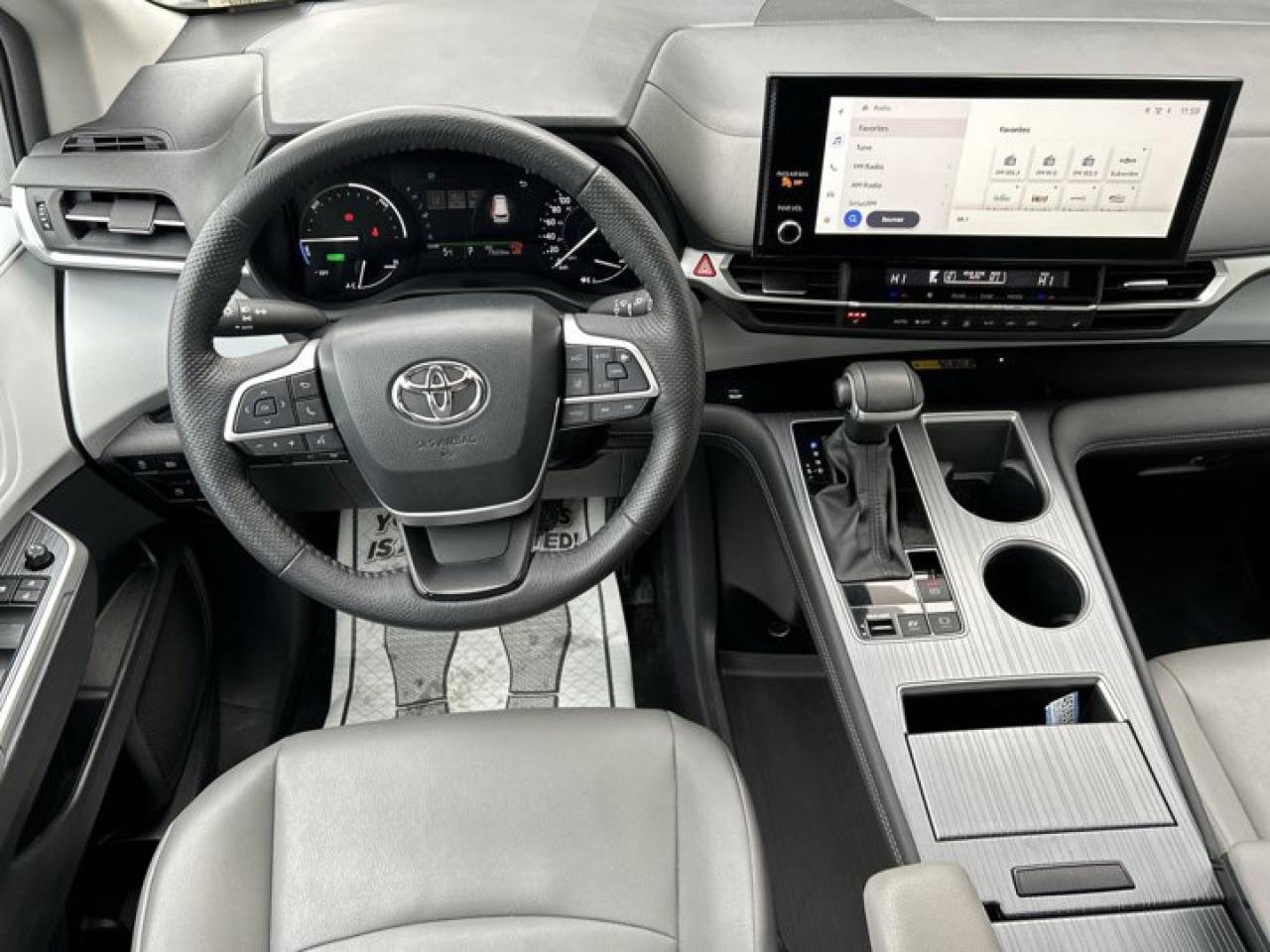 2025 Toyota Sienna XLE | Sunroof | Heated Seats | Leather Seats Photo