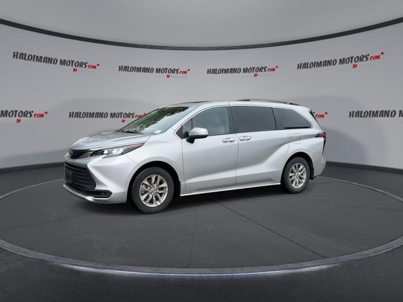 2025 Toyota Sienna XLE 8-Passenger | Heated Seats | Leather Seats Photo