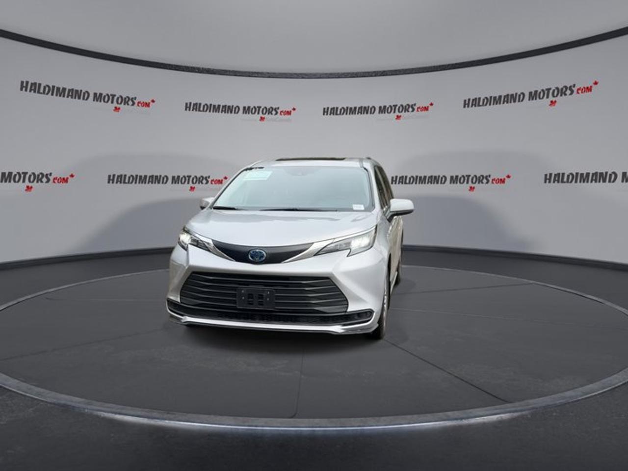 2025 Toyota Sienna XLE 8-Passenger | Heated Seats | Leather Seats Photo2