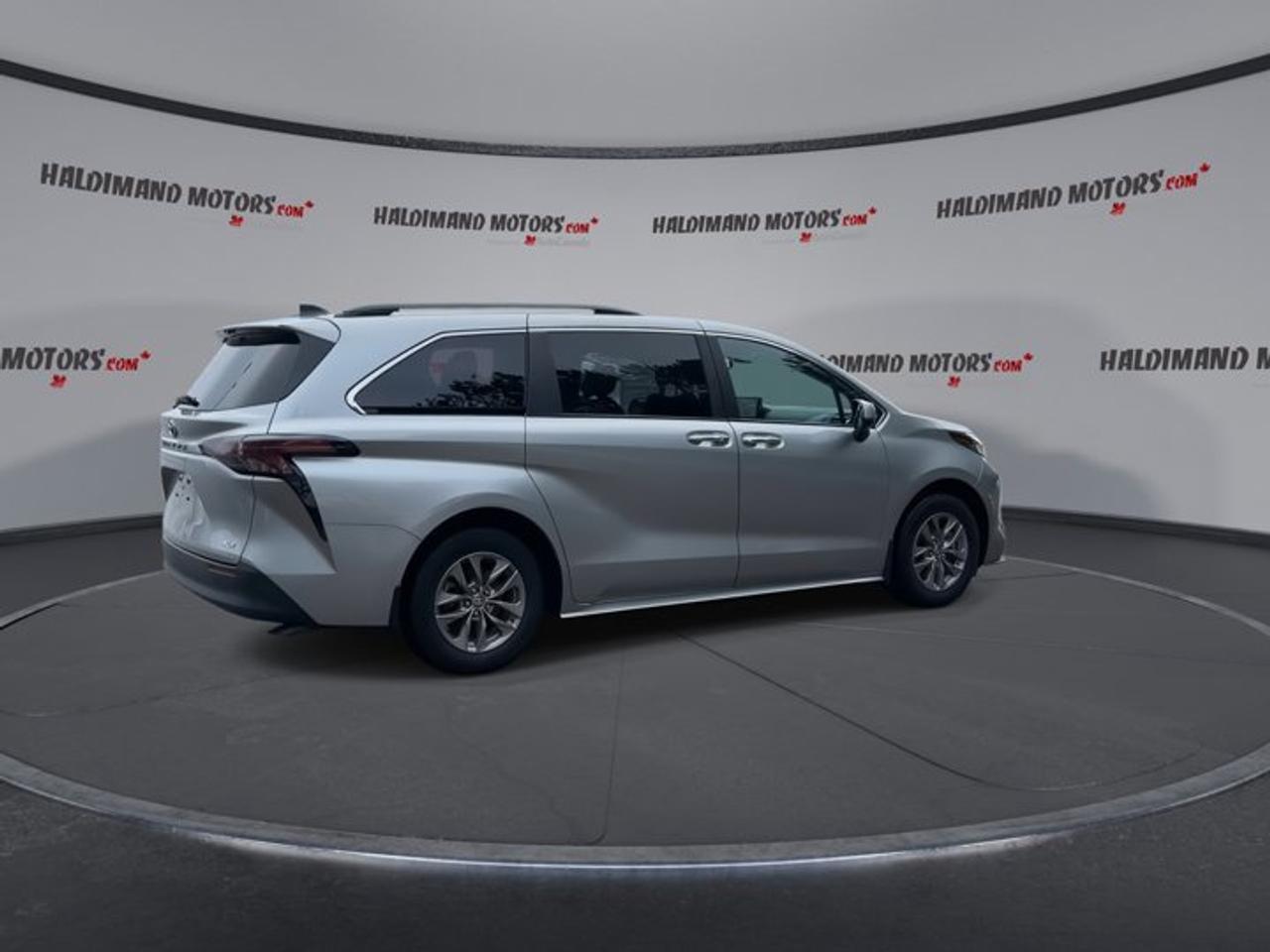 2025 Toyota Sienna XLE 8-Passenger | Heated Seats | Leather Seats Photo