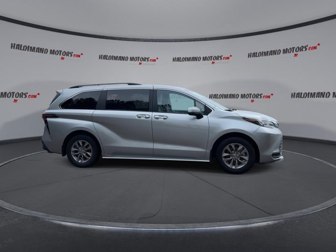 2025 Toyota Sienna XLE 8-Passenger | Heated Seats | Leather Seats Photo
