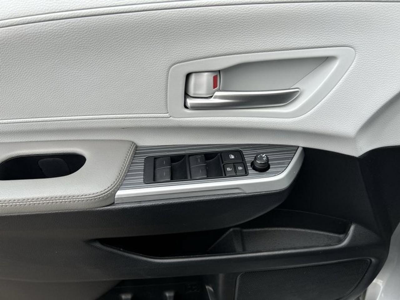 2025 Toyota Sienna XLE 8-Passenger | Heated Seats | Leather Seats Photo