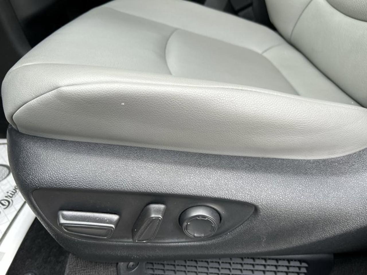 2025 Toyota Sienna XLE 8-Passenger | Heated Seats | Leather Seats Photo