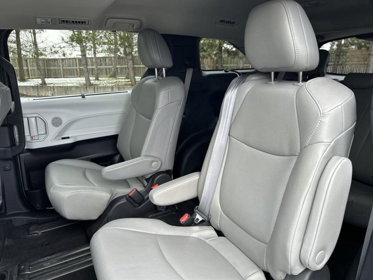 2025 Toyota Sienna XLE 8-Passenger | Heated Seats | Leather Seats Photo