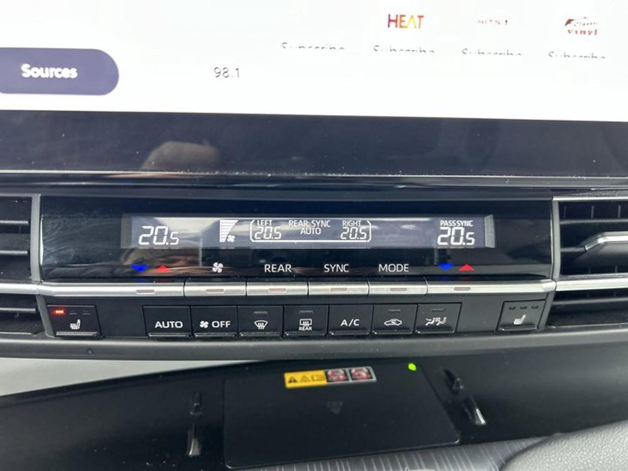 2025 Toyota Sienna XLE 8-Passenger | Heated Seats | Leather Seats Photo