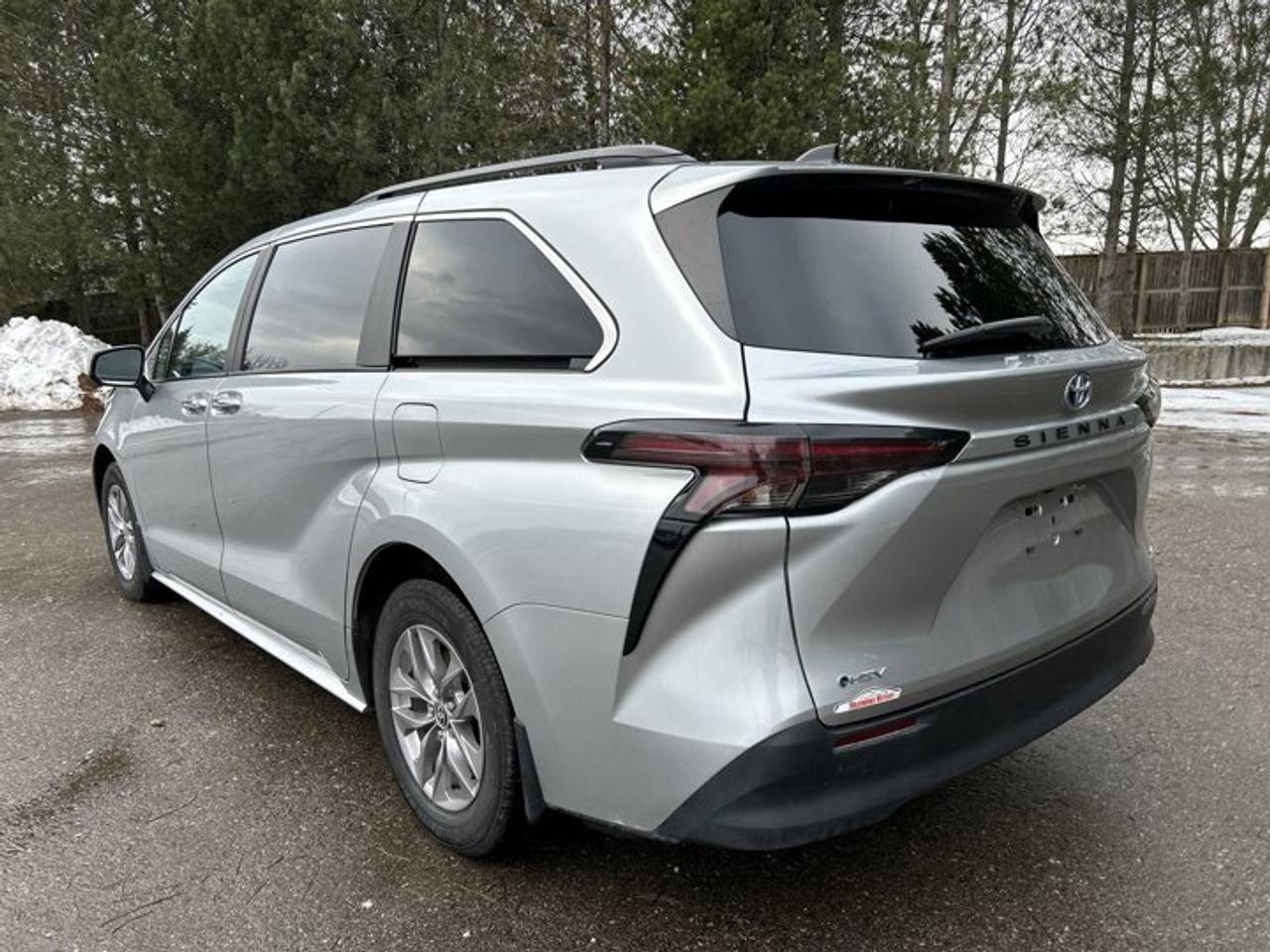2025 Toyota Sienna XLE 8-Passenger | Heated Seats | Leather Seats Photo