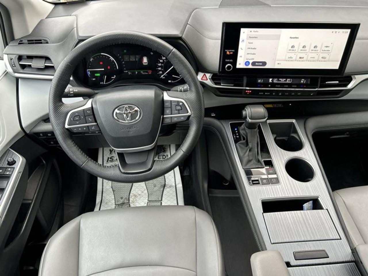 2025 Toyota Sienna XLE 8-Passenger | Heated Seats | Leather Seats Photo