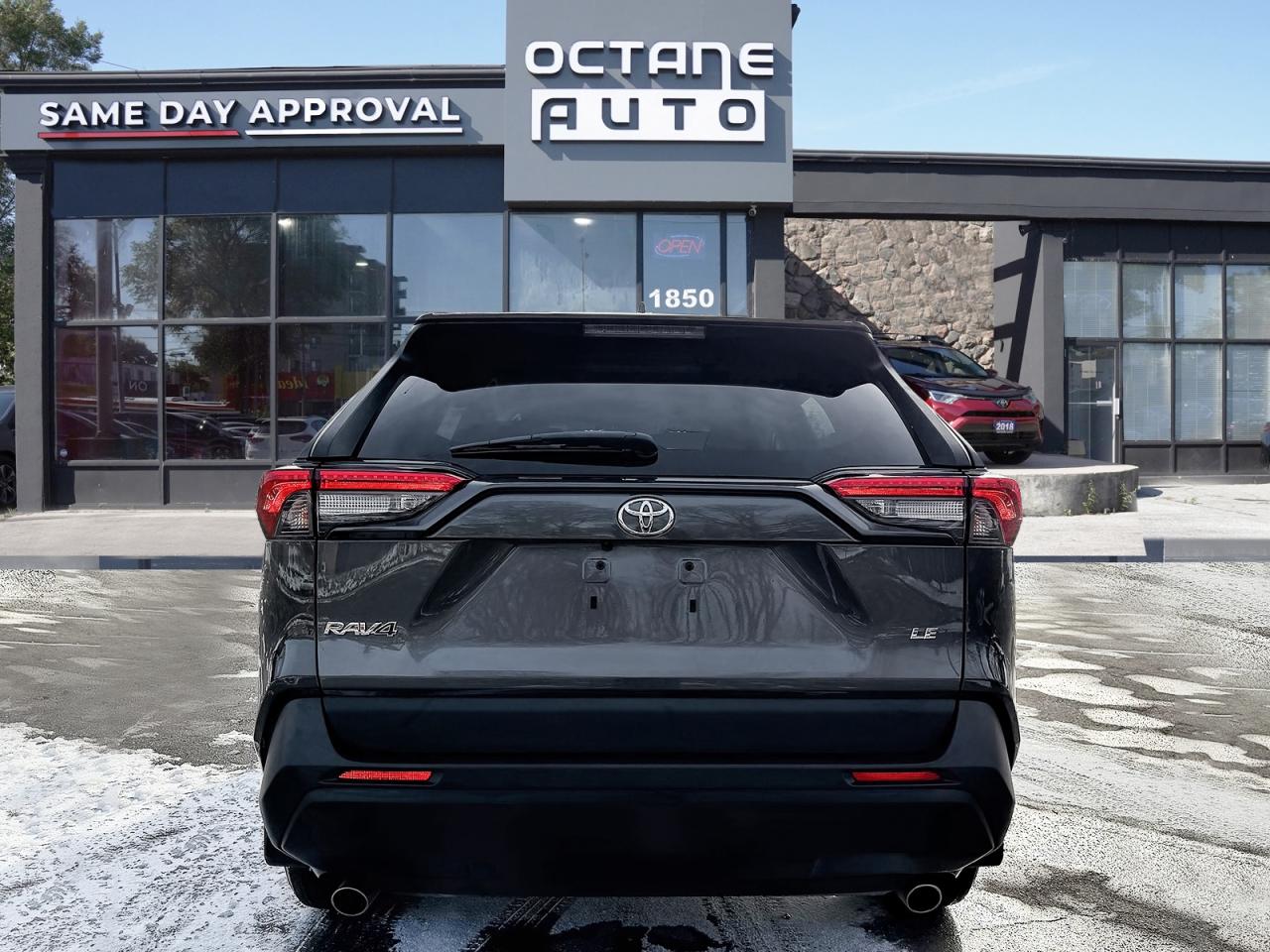 2022 Toyota RAV4 LE FWD Photo4