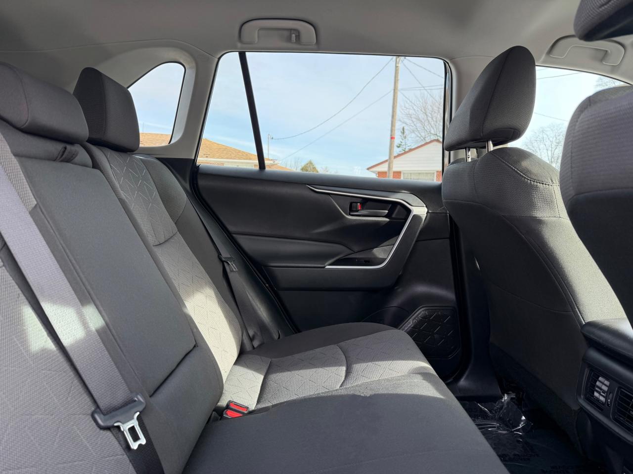 2022 Toyota RAV4 LE FWD - Photo #10