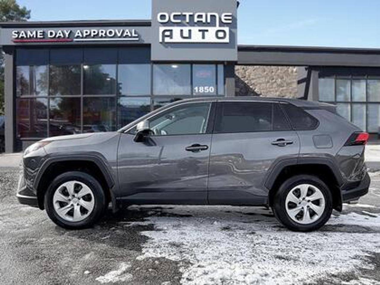 2022 Toyota RAV4 LE FWD Photo