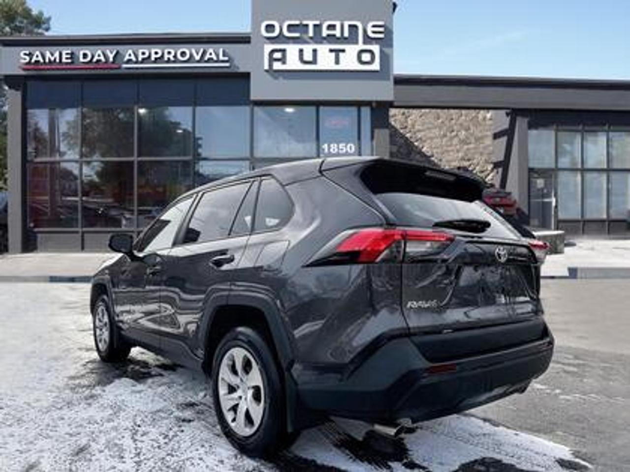 2022 Toyota RAV4 LE FWD Photo