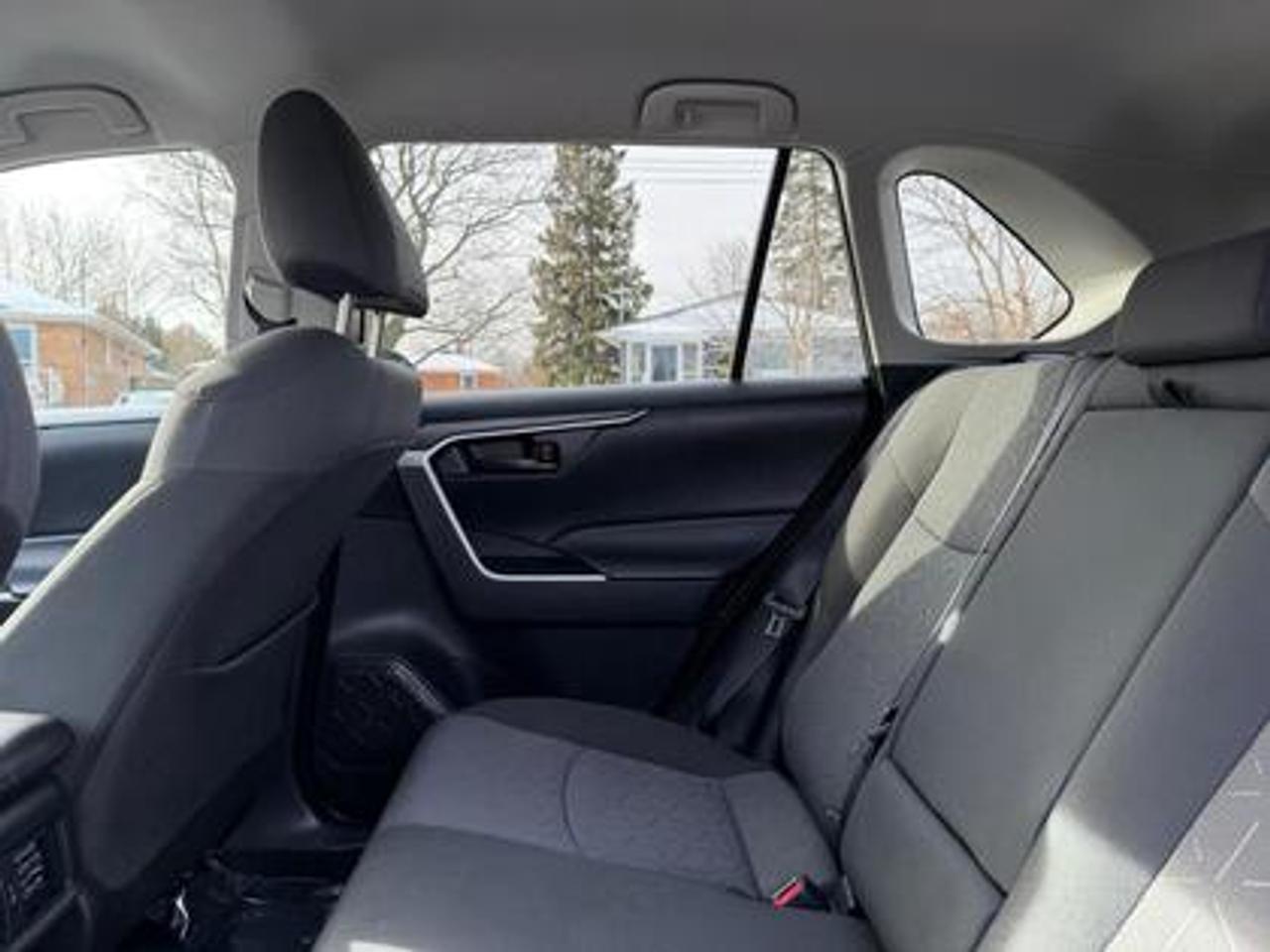 2022 Toyota RAV4 LE FWD Photo