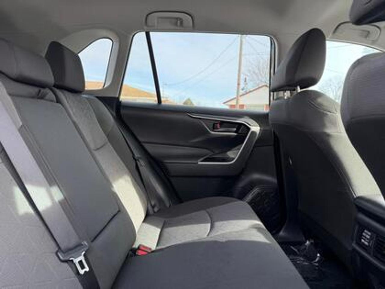 2022 Toyota RAV4 LE FWD Photo