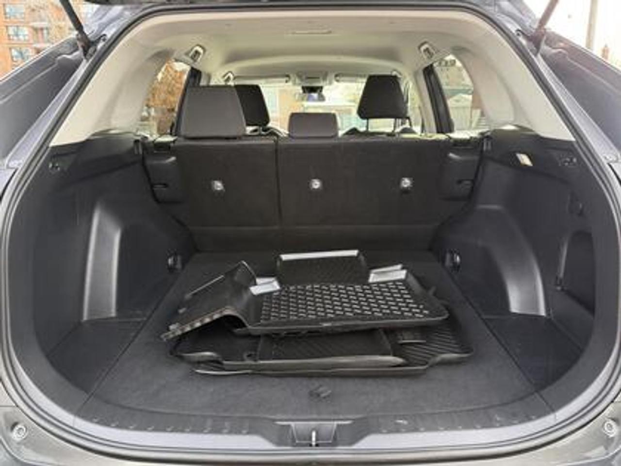 2022 Toyota RAV4 LE FWD Photo