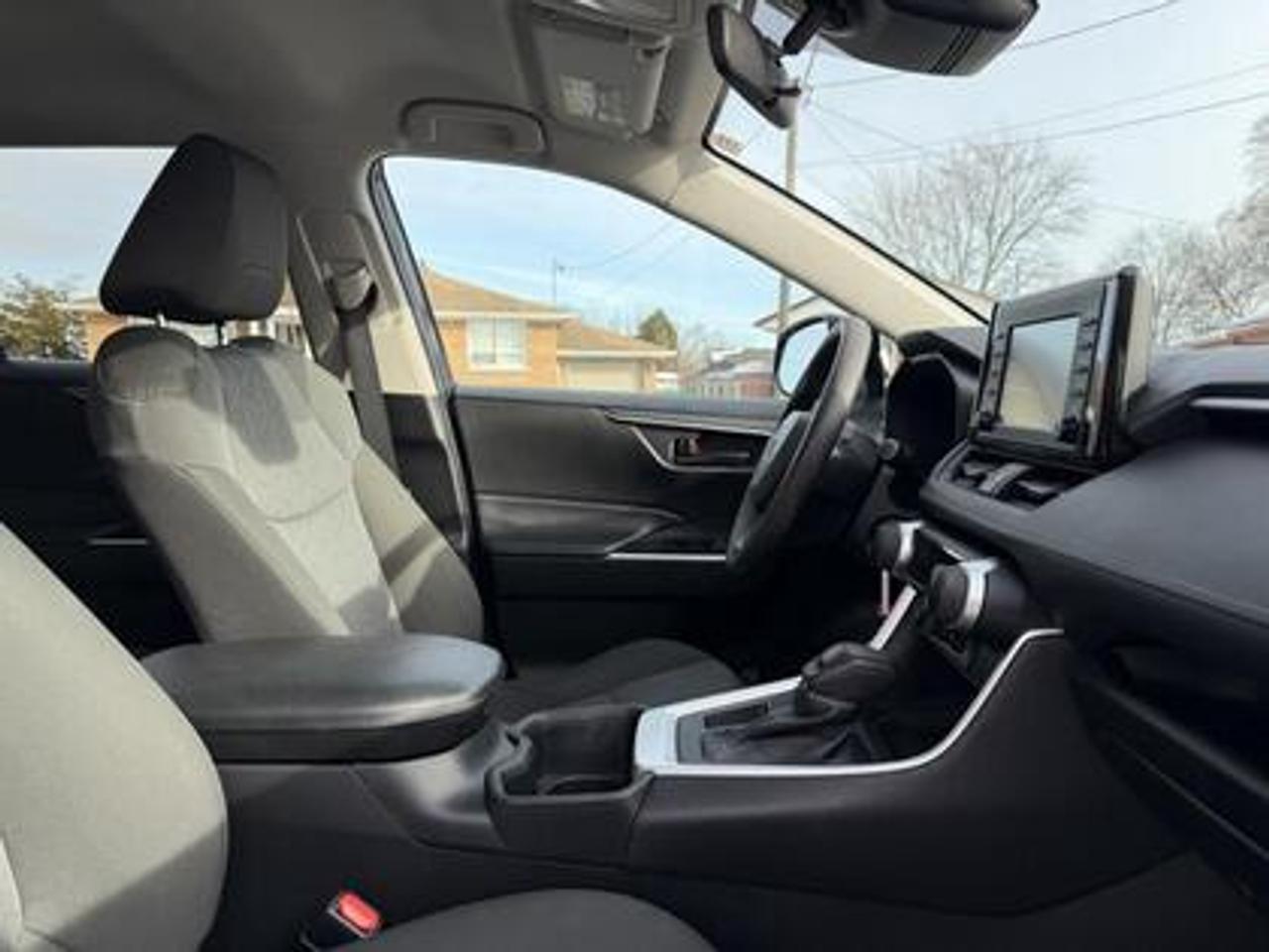 2022 Toyota RAV4 LE FWD Photo