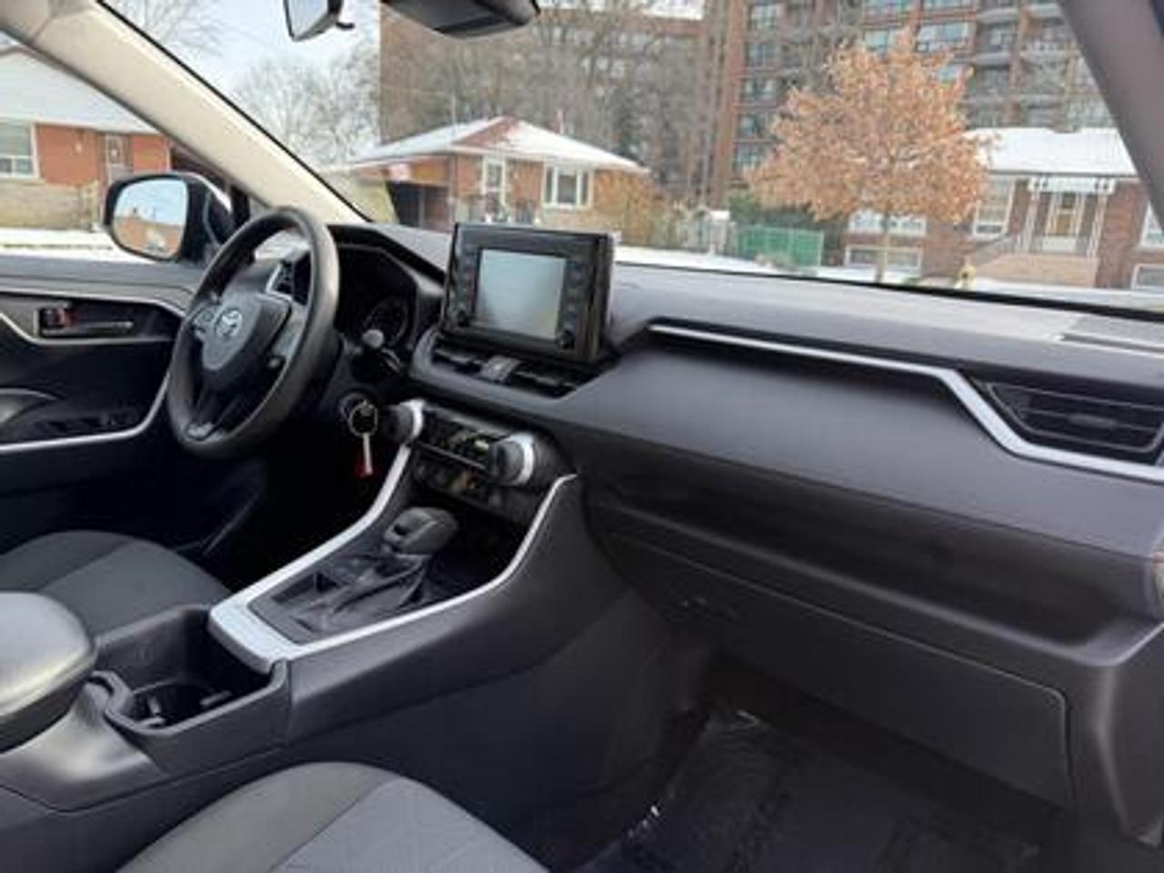 2022 Toyota RAV4 LE FWD Photo