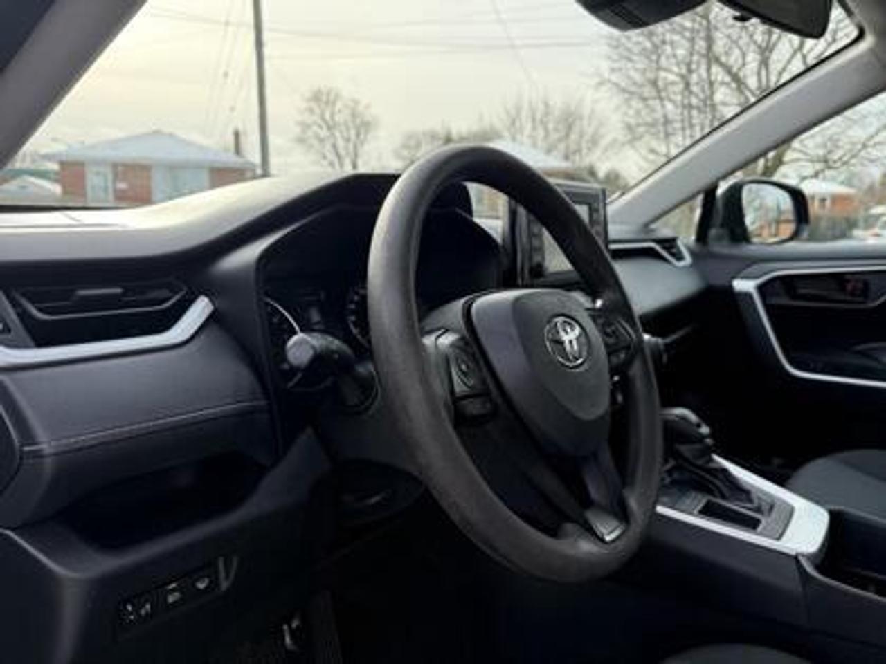 2022 Toyota RAV4 LE FWD Photo