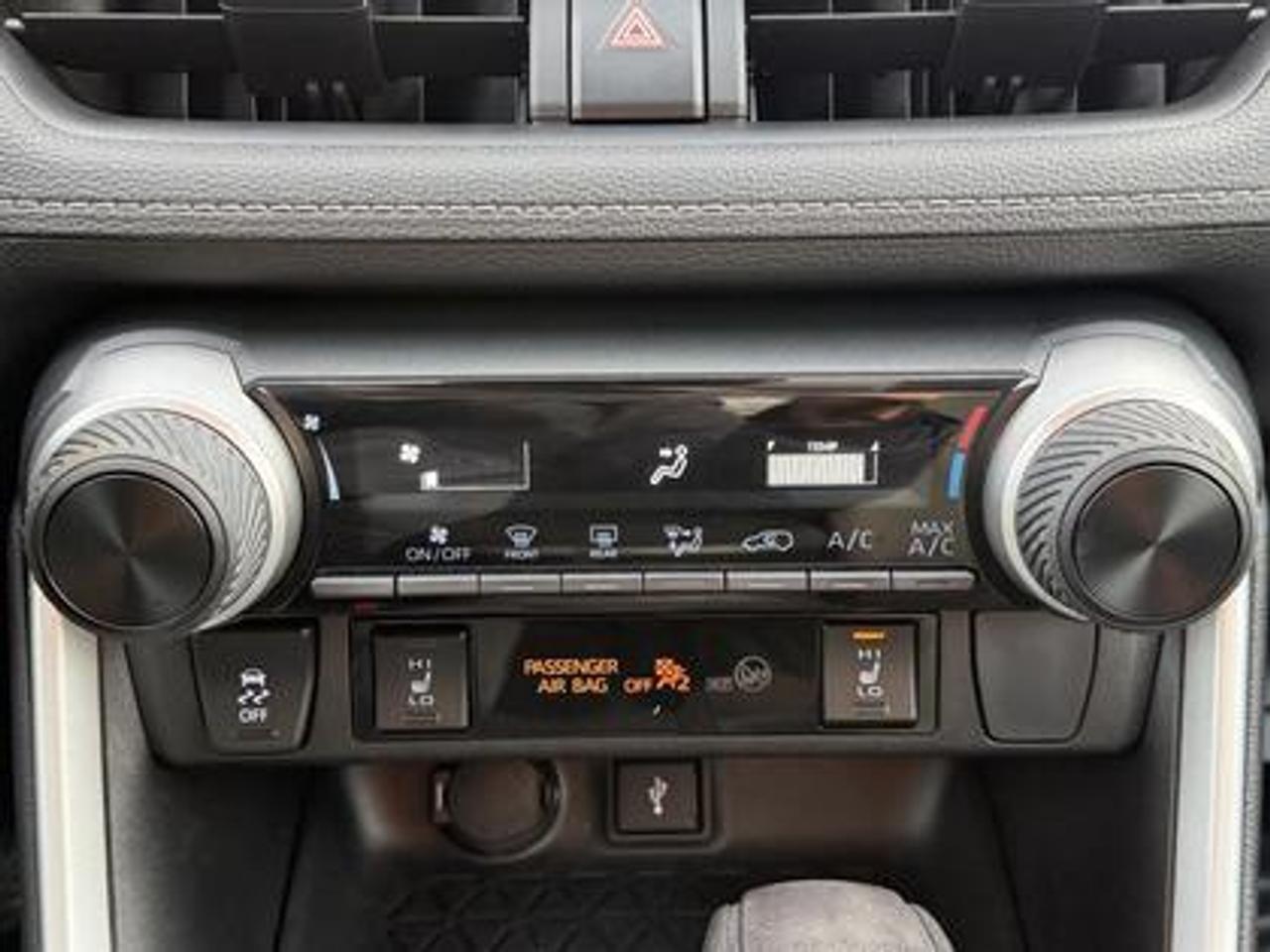 2022 Toyota RAV4 LE FWD Photo