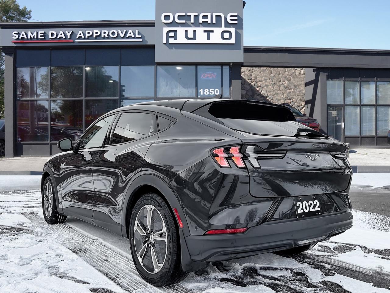 2022 Ford Mustang Mach-E Select AWD - Photo #4