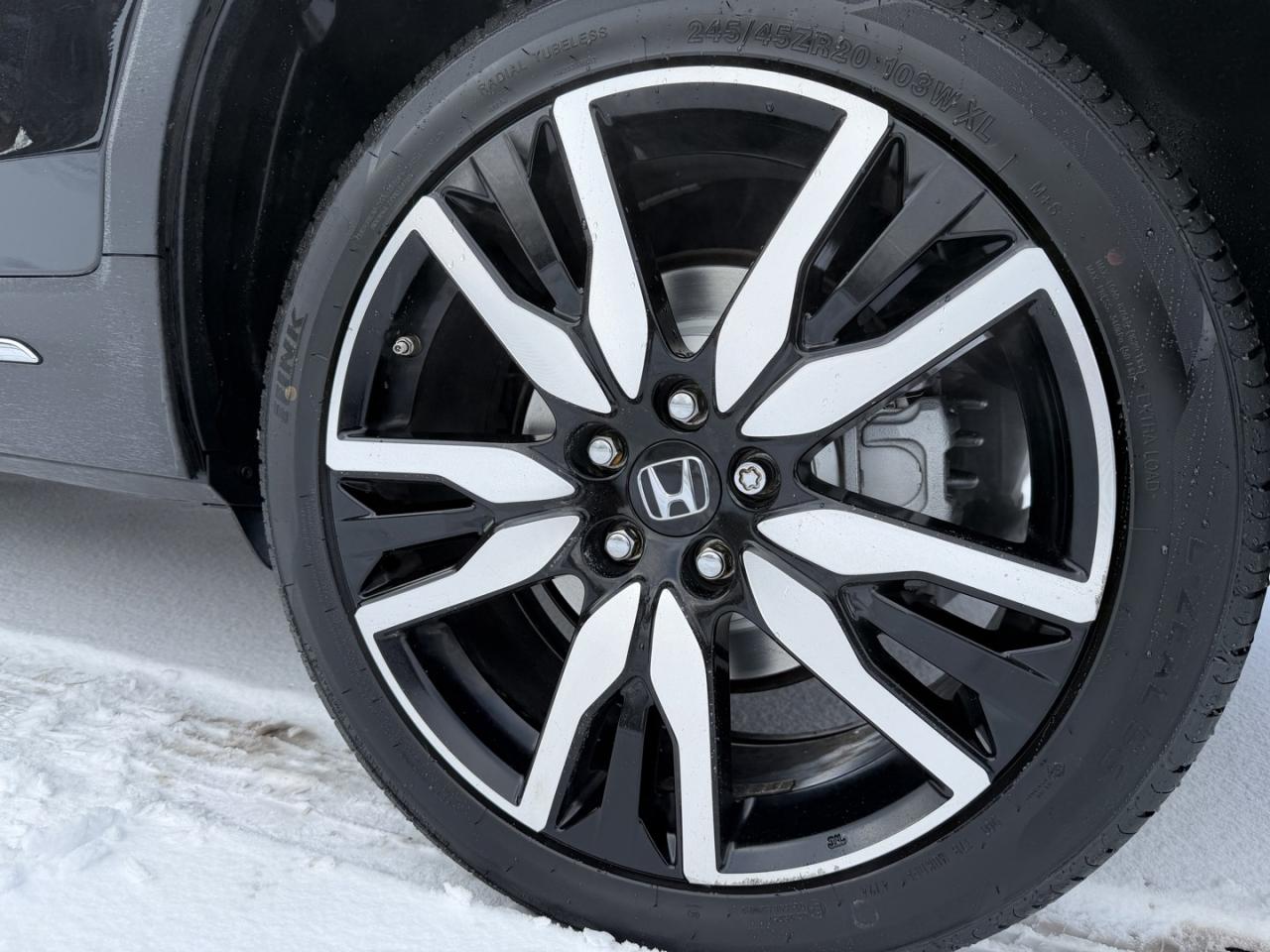 2022 Honda Pilot Touring 8-Passenger AWD - Photo #8