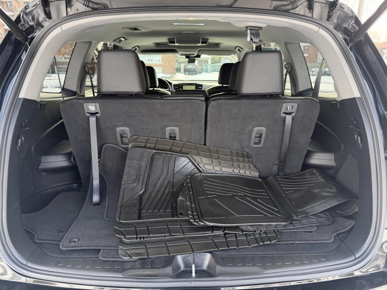 2022 Honda Pilot Touring 8-Passenger AWD - Photo #10