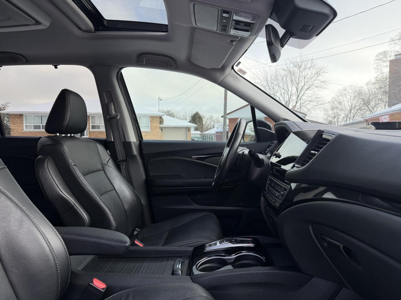 2022 Honda Pilot Touring 8-Passenger AWD - Photo #12