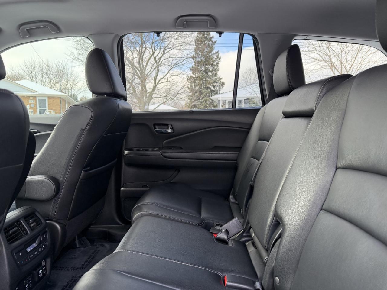 2022 Honda Pilot Touring 8-Passenger AWD - Photo #14