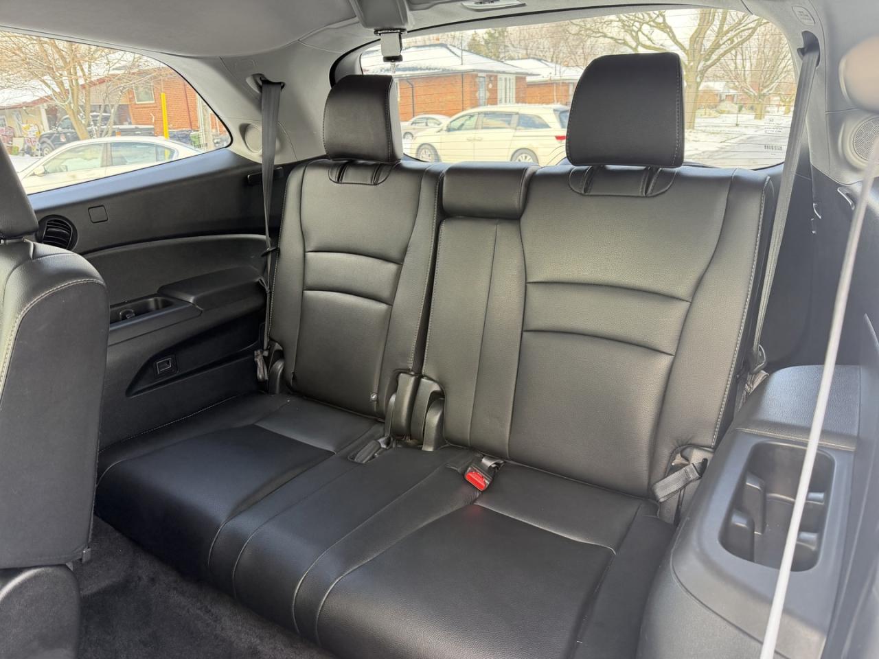 2022 Honda Pilot Touring 8-Passenger AWD - Photo #15