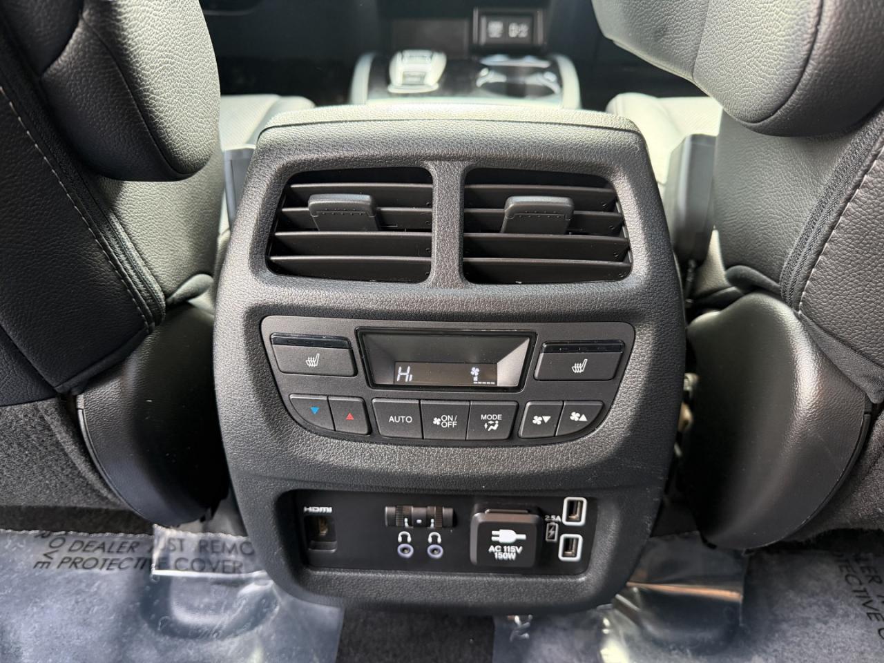 2022 Honda Pilot Touring 8-Passenger AWD - Photo #16