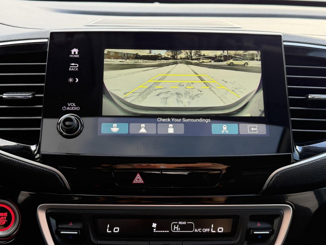 2022 Honda Pilot Touring 8-Passenger AWD - Photo #24