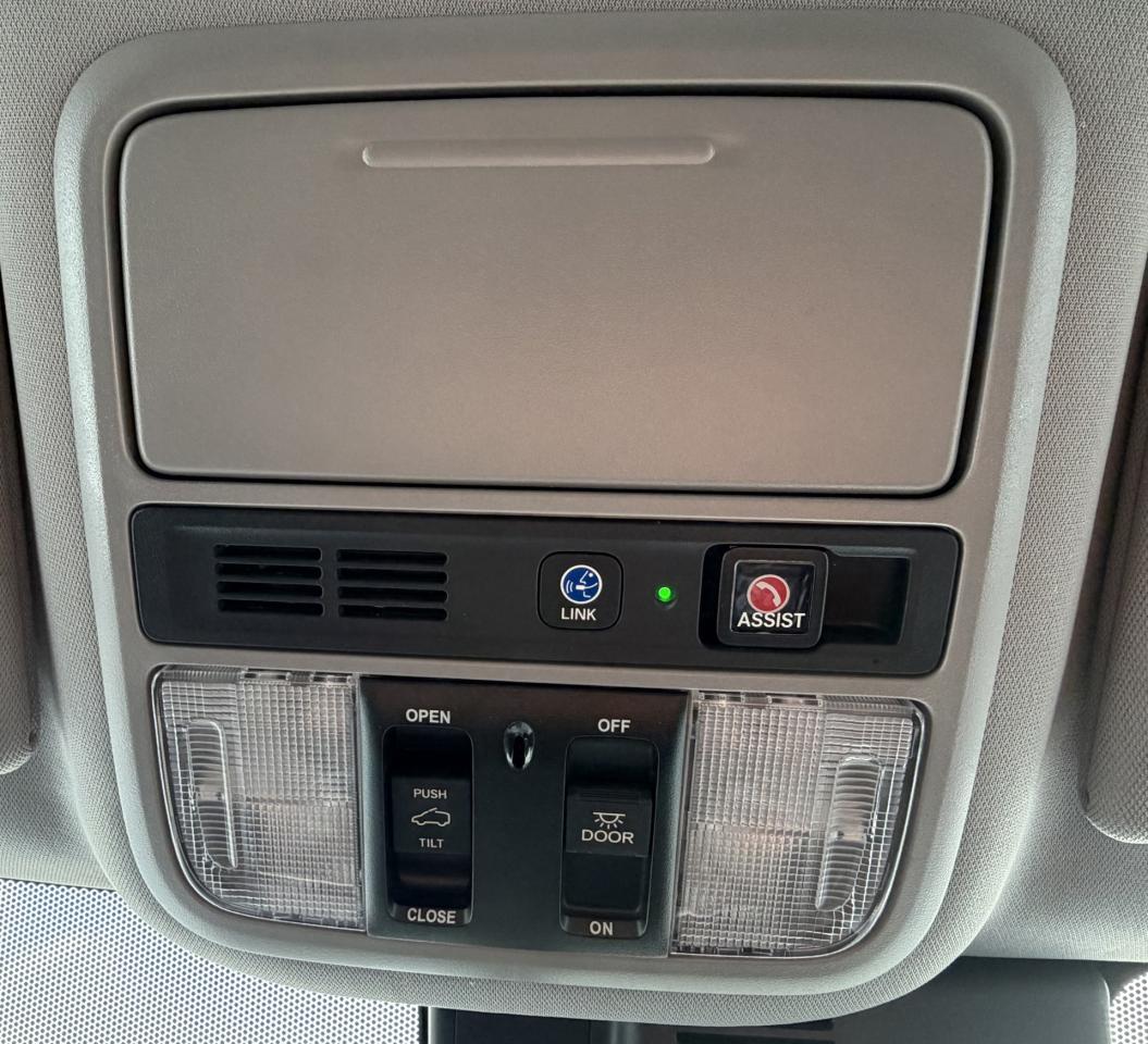 2022 Honda Pilot Touring 8-Passenger AWD - Photo #27