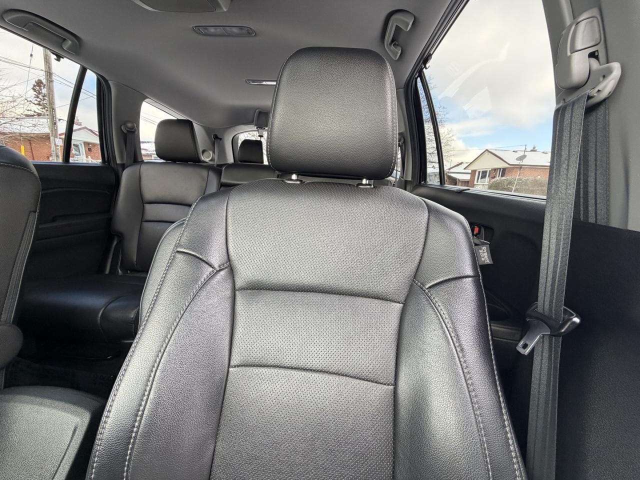 2022 Honda Pilot Touring 8-Passenger AWD - Photo #30