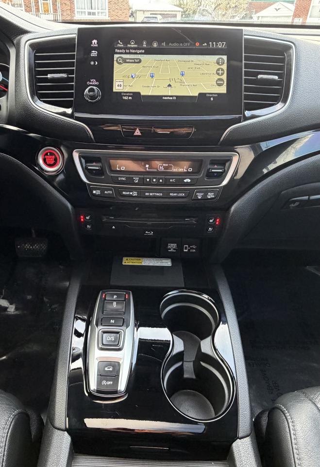 2022 Honda Pilot Touring 8-Passenger AWD - Photo #26