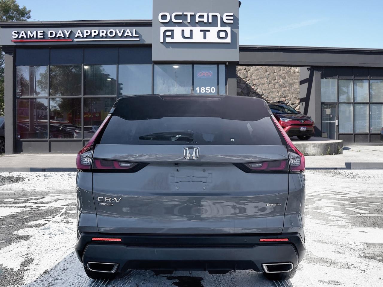 2023 Honda CR-V Hybrid Touring Photo4