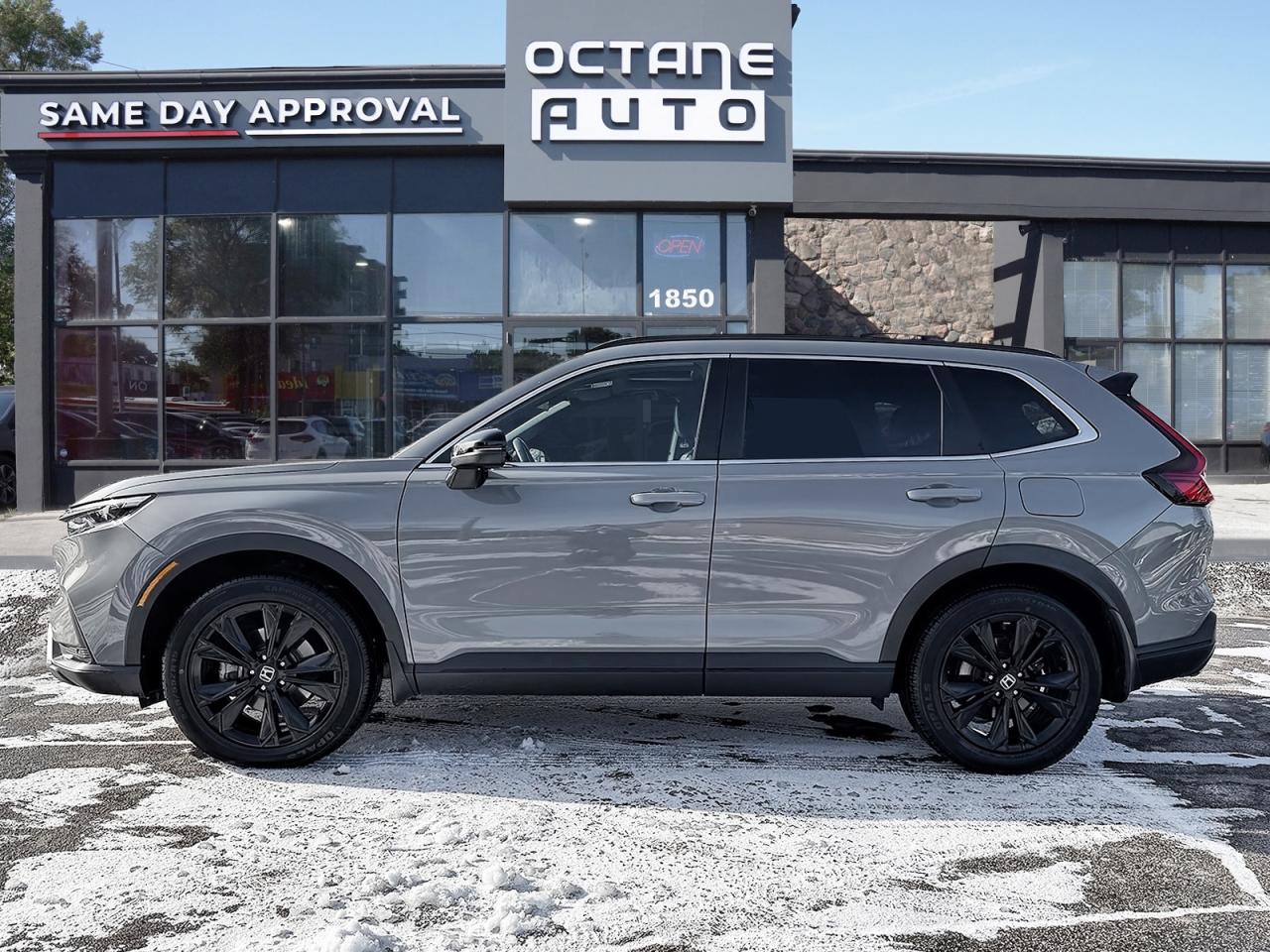 2023 Honda CR-V Hybrid Touring Photo2