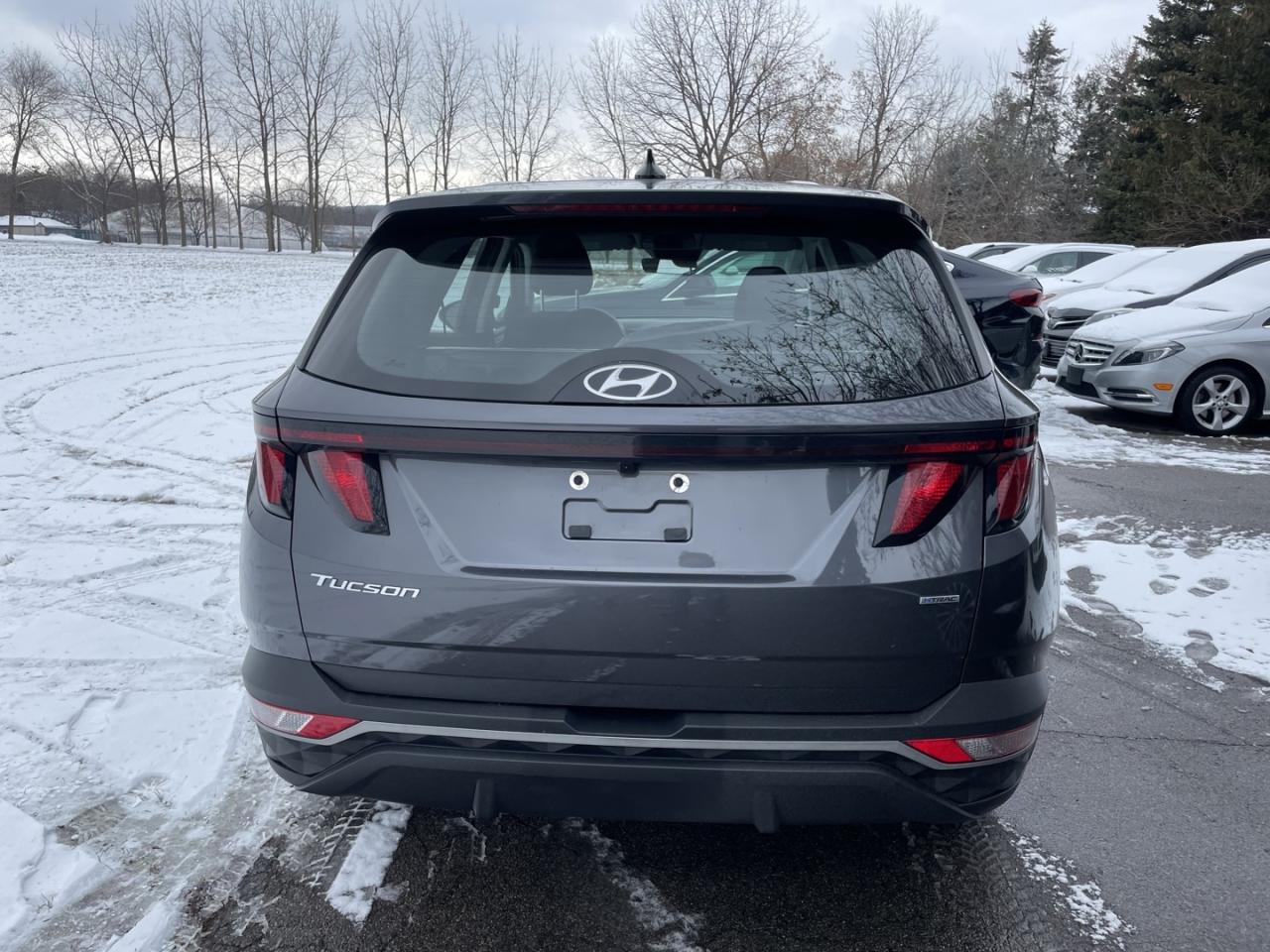 2023 Hyundai Tucson Essential AWD *One Owner / Clean Carfax - Photo #2