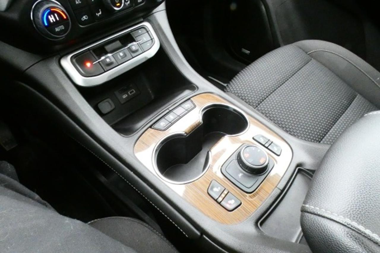 2023 GMC Acadia SLE AWD w/Htd clth, S/R, NAV, BUC - Photo #17