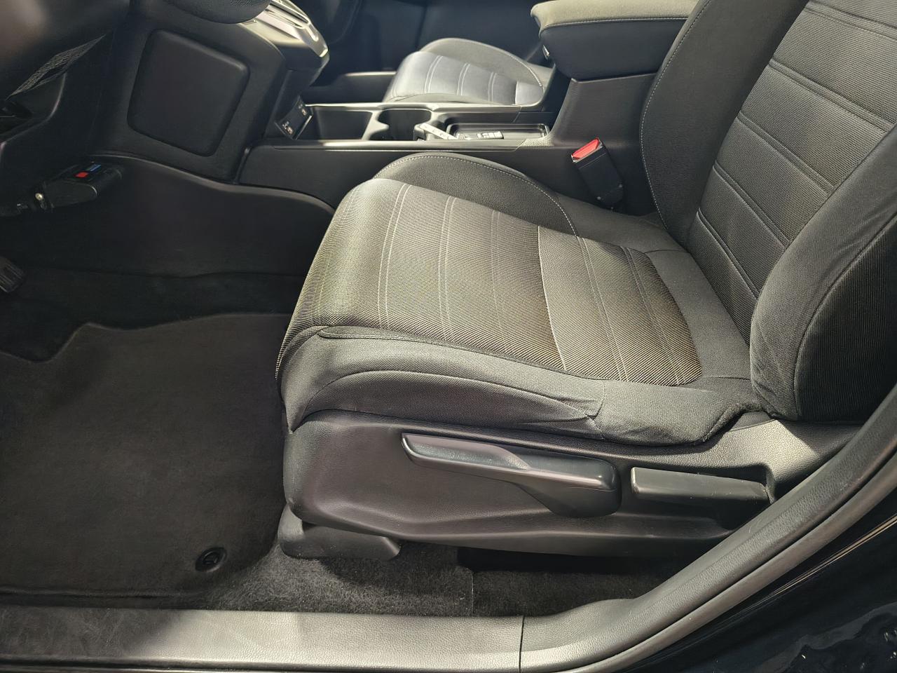 2021 Honda CR-V LX AWD Photo0