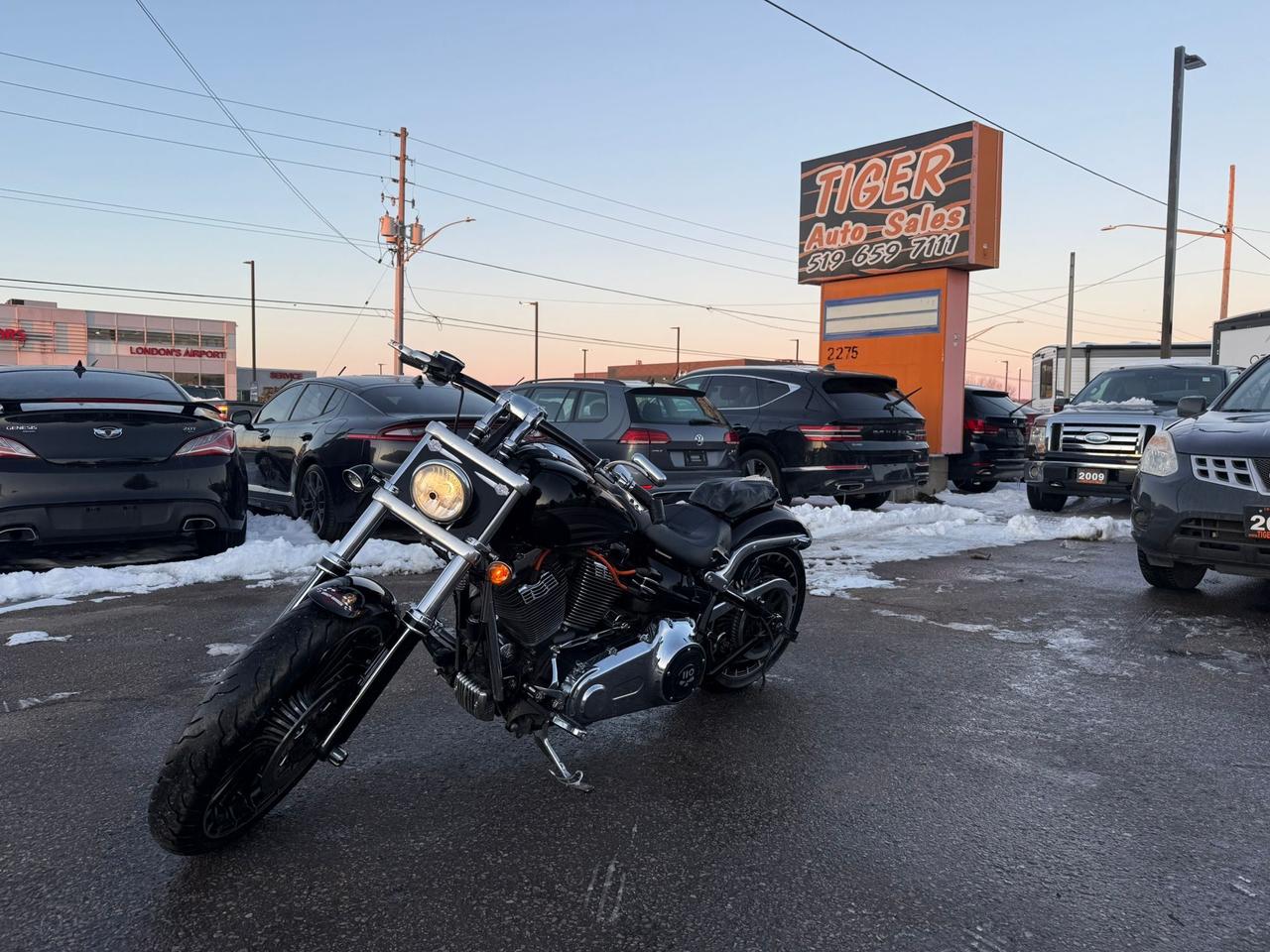 2017 Harley-Davidson Breakout 110CI, 6SPD, BIG WHEEL, EXHAUST, LOTS OF UPGRADES - Photo #1