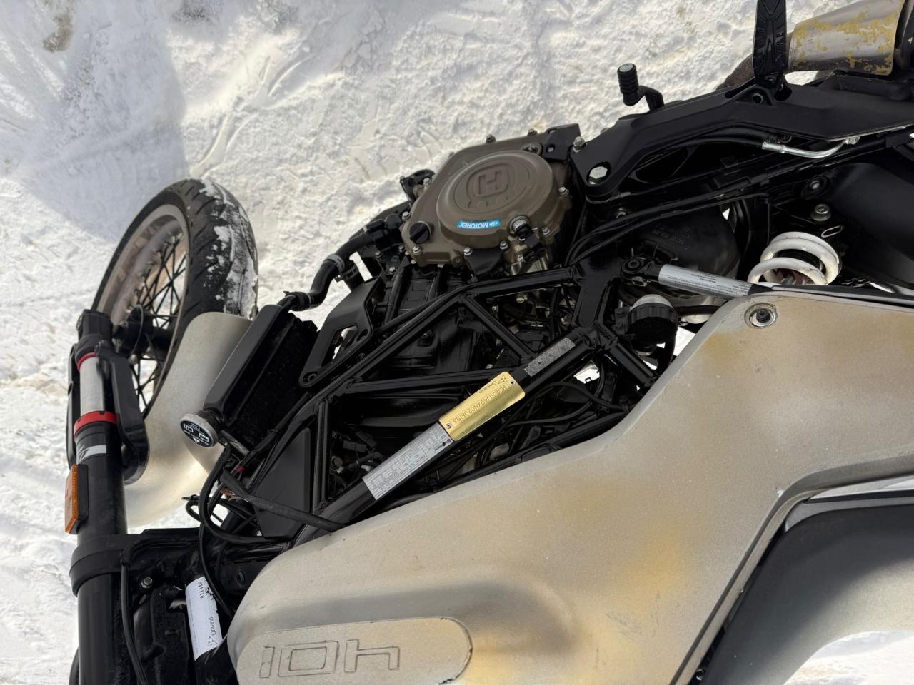 2022 HUSQVARNA TE300i VITPILEN 401, THEFT RECOVERY, LOW KMS, AS IS - Photo #8