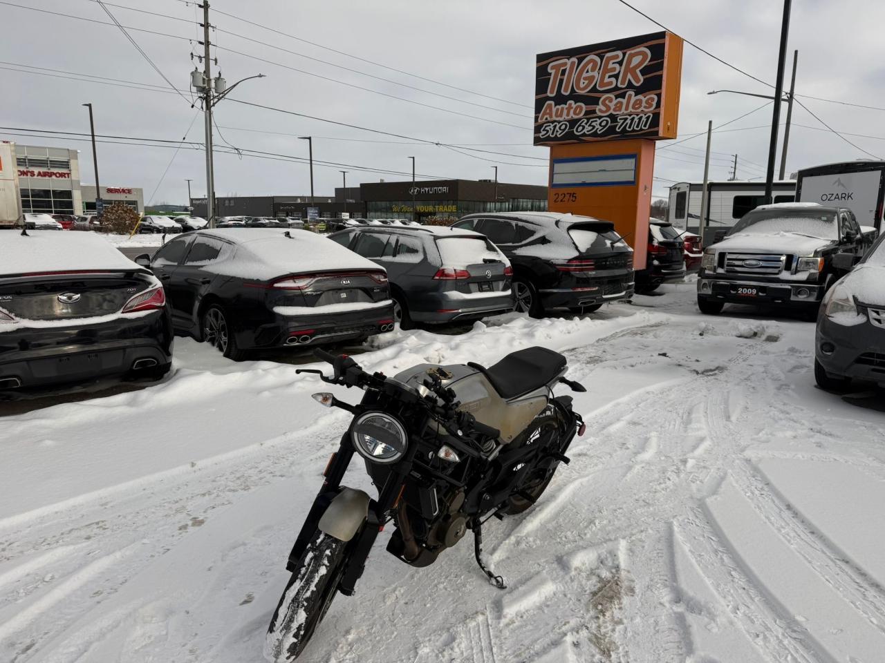 2022 HUSQVARNA TE300i VITPILEN 401, THEFT RECOVERY, LOW KMS, AS IS