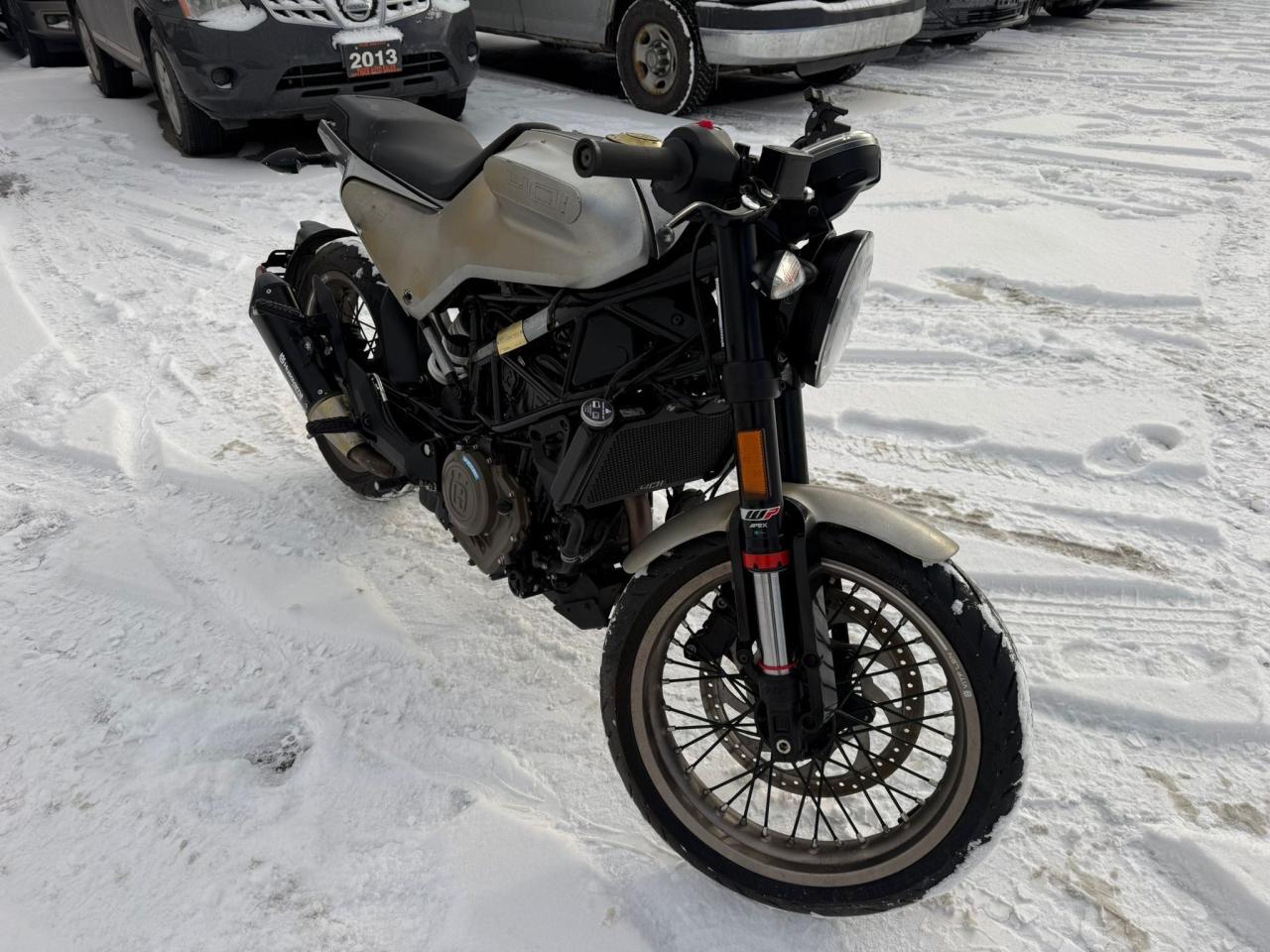 2022 HUSQVARNA TE300i VITPILEN 401, THEFT RECOVERY, LOW KMS, AS IS - Photo #10