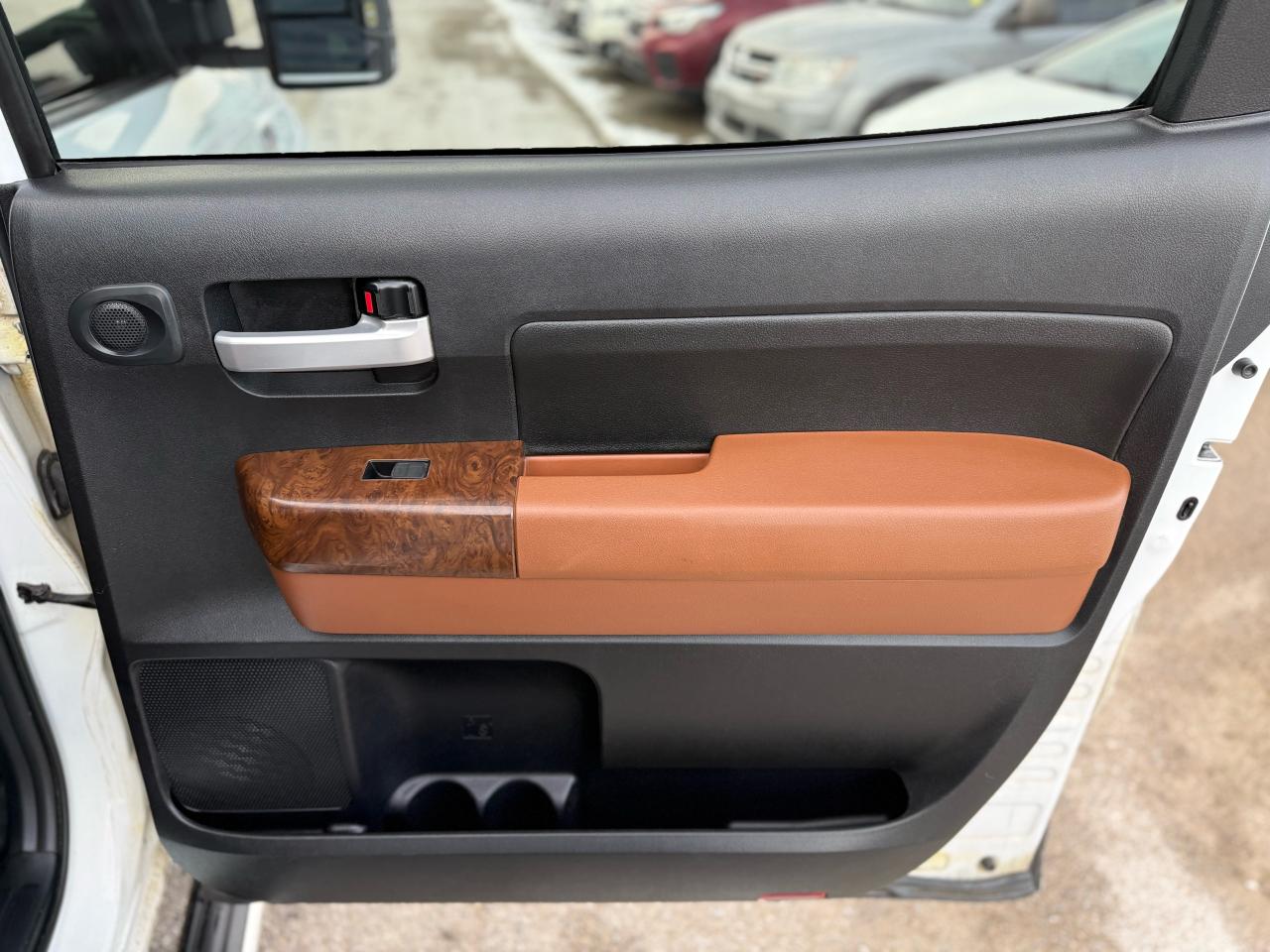 2013 Toyota Tundra Platinum *** LOOKS BRAND NEW! *** Near perfect - Photo #12