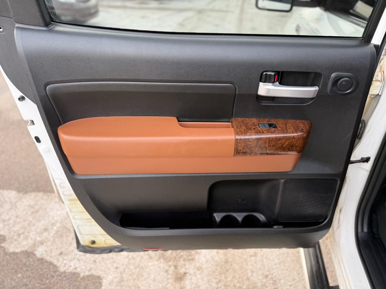 2013 Toyota Tundra Platinum *** LOOKS BRAND NEW! *** Near perfect - Photo #9