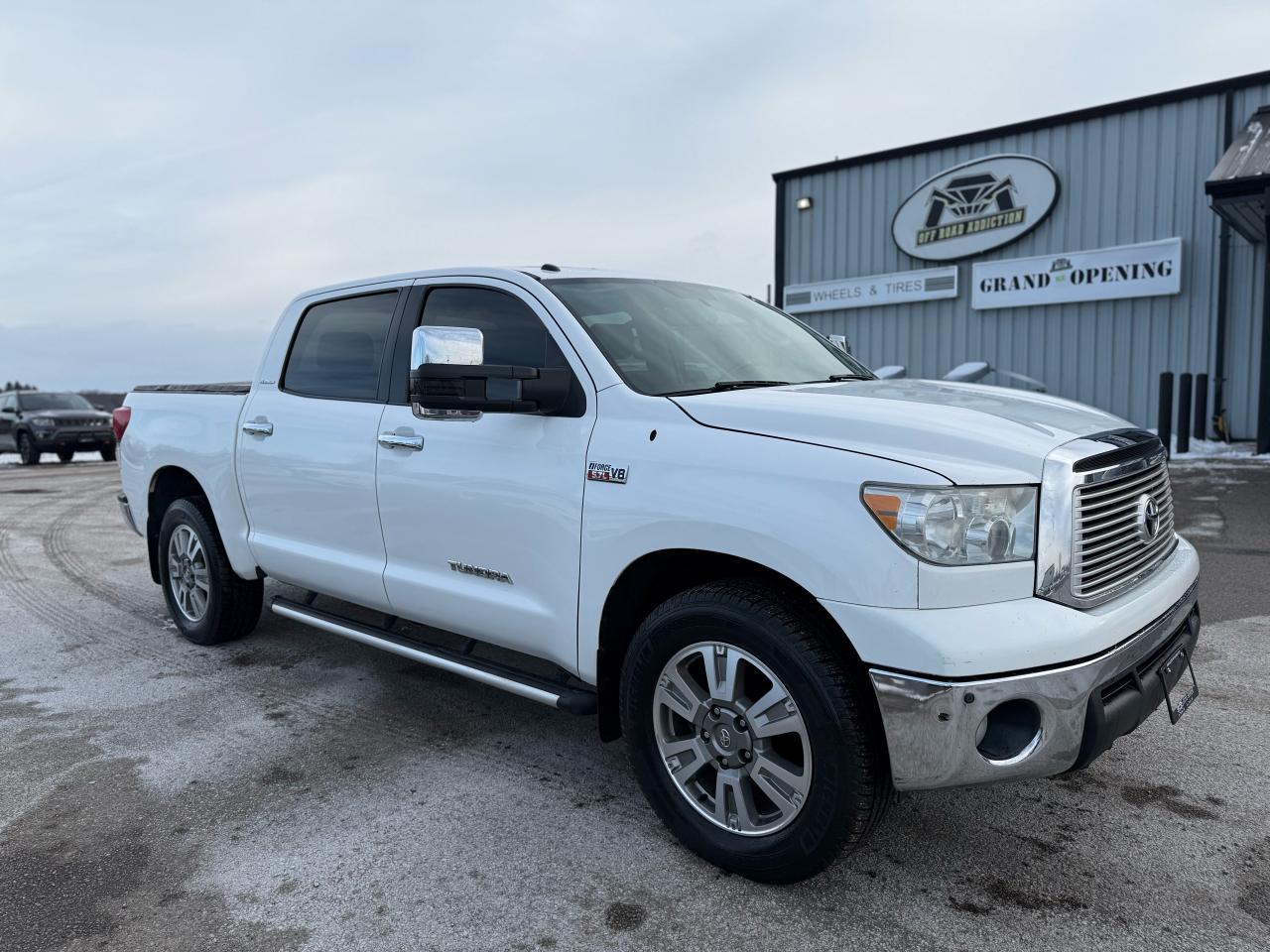 2013 Toyota Tundra Platinum *** LOOKS BRAND NEW! *** Near perfect Photo2
